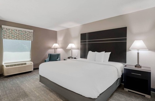 Union City Hotel | Quality Inn & Suites Union City - Atlanta South