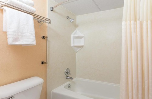Waycross Hotel | Quality Inn Waycross