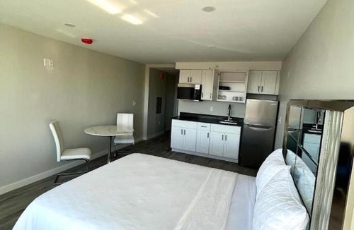Downtown Hartford Apartment | Queen of Charm Luxury Suite Downtown Hartford Location!Location!Location!