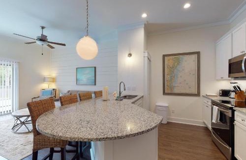 King City House | Queen Suite @ 400 Ocean Suites