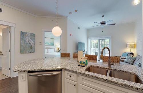 King City House | Queen Suite @ 400 Ocean Suites
