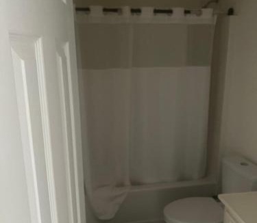 Ellenwood House | QueenRoom1