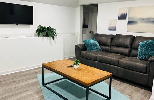Forest Park Apartment | Quiet Airport Retreat!!!