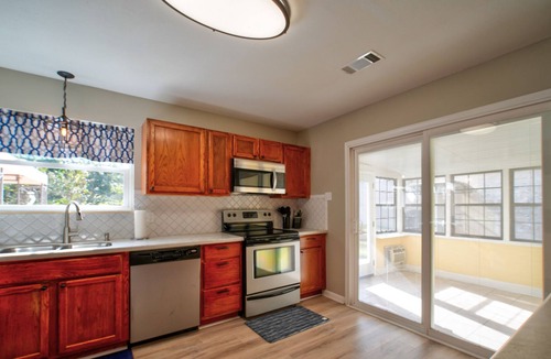 Warner Robins House | Quiet and cozy home with in-ground pool close to shopping.