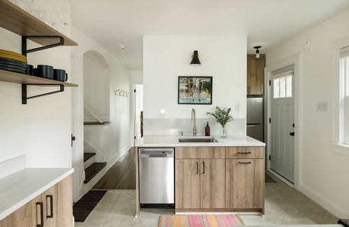 Union Park Cottage | Quiet and Modern Designed Cottage in St Paul