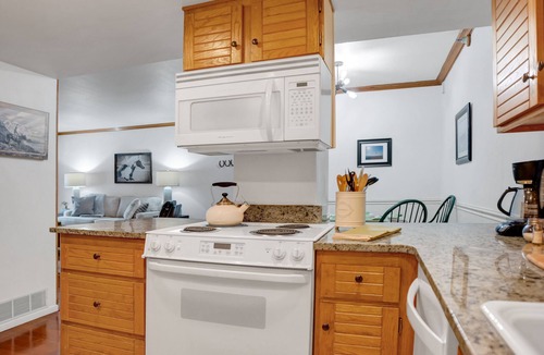 Downtown Park City Condo | Quiet condo on Main Street, walk to PCMR Town Lift, quick shuttle to Deer Valley