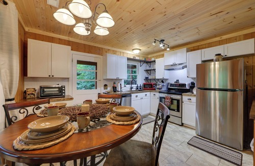 Balsam Cabin | Quiet Family Cabin in Balsam: Hike, Ski, Explore