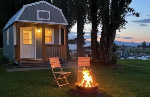 Lynden Cabin | Quiet Glamping Barn on a Working Farm with Fire Pit and Open Views