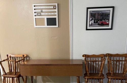 Augusta House | Quiet Neighborhood in a Central Location