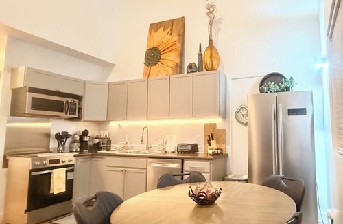 Draper House | Quiet secluded neighborhood quick freeway access canyons shopping entertainment
