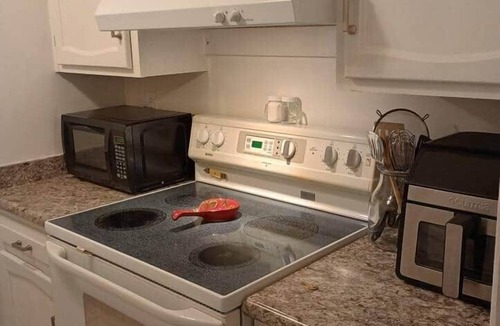 Mobile Apartment | Quiet West Mobile Condo Near USA/Pilot