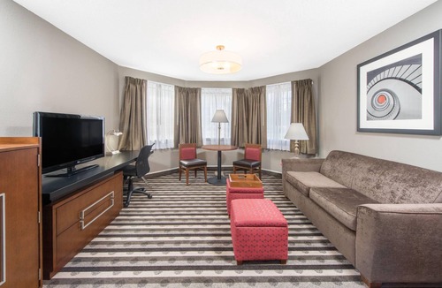 Springfield Hotel | Ramada by Wyndham Springfield North