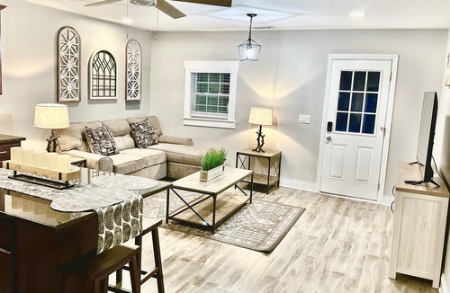 Fairburn House | Ranch Cave