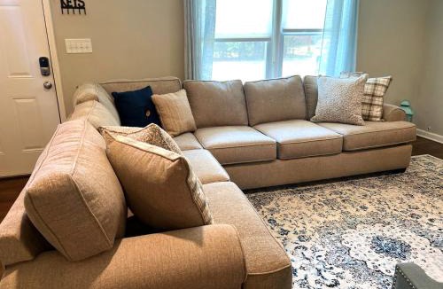 Addison Heights House | Ranch Style Home & Plenty Of BKYD Space Near KSU