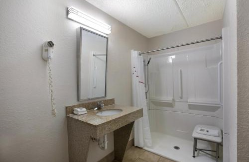 Conley Hotel | Red Roof Inn Atlanta Airport NE Conley