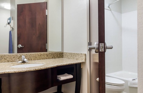 Darien Hotel | Red Roof Inn Darien - I-95/North Brunswick