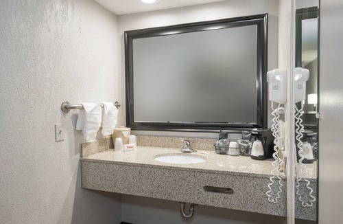 Saraland Hotel | Red Roof Inn Mobile North - Saraland