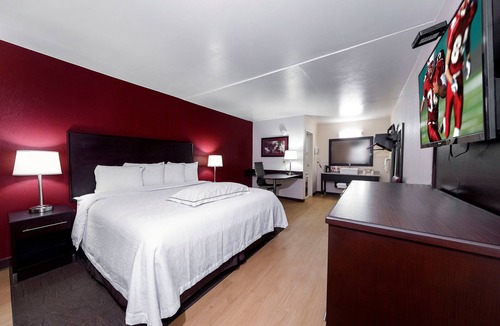Madison Hotel | Red Roof Inn PLUS+ Huntsville - Madison