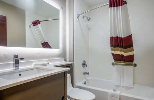 Fleming Hotel | Red Roof Inn PLUS+ & Suites Savannah - I-95
