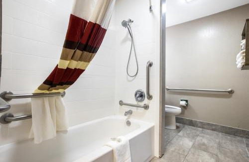 Fleming Hotel | Red Roof Inn PLUS+ & Suites Savannah – I-95