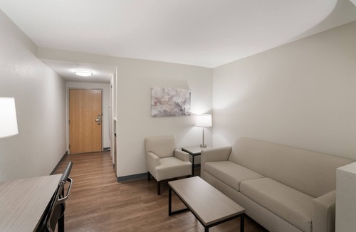 Carrollton Hotel | Red Roof Inn & Suites Carrollton, GA–West Georgia
