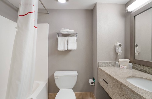 Carrollton Hotel | Red Roof Inn & Suites Carrollton, GA–West Georgia