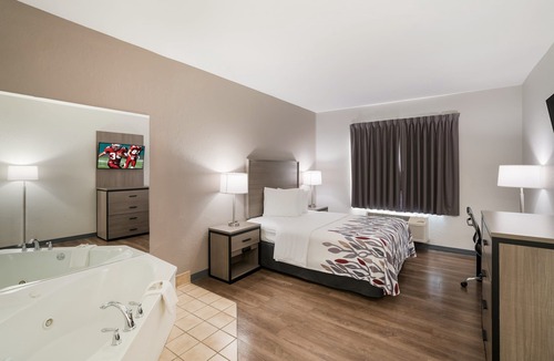 Carrollton Hotel | Red Roof Inn & Suites Carrollton, GA–West Georgia