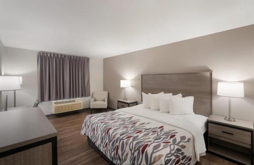 Carrollton Hotel | Red Roof Inn & Suites Carrollton, GA - West Georgia