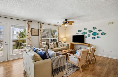 Fernandina Beach House | Redecorated PetFriendly Home