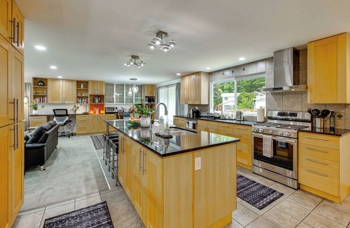 Education Hill House | Redmond Retreat w/Fenced Yard & EV Charger