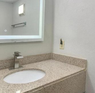 Guntersville Hotel | Regal Inn Guntersville Hwy 431