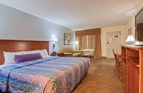Macon Hotel | REGENCY INN & SUITES