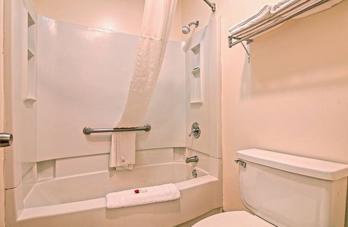 Macon Hotel | REGENCY INN & SUITES
