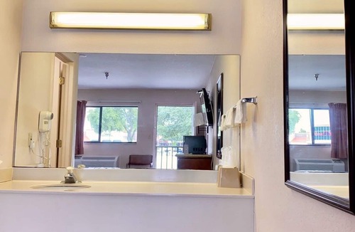 Fern Park Hotel | Regency Inn