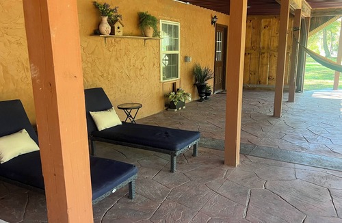 Murphy Cabin | Relax, Play, and Unwind by the River - Riverfront, Hot Tub, Fire Place
