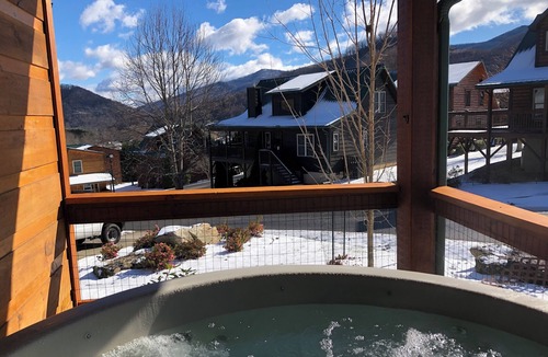 Maggie Valley Cabin | Relax & Recharge: Comfy Smoky Mountain Cabin without the crowds + Reliable WIFI