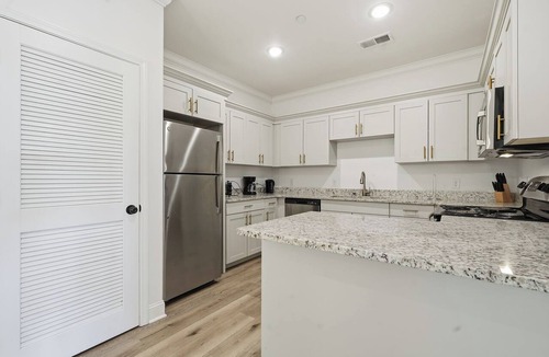 Madison Apartment | Relaxing 2BR Home w/Contemporary Style