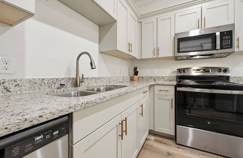 Madison Apartment | Relaxing 2BR Home w/Contemporary Style