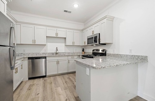 Madison Apartment | Relaxing 2BR Home w/Contemporary Style