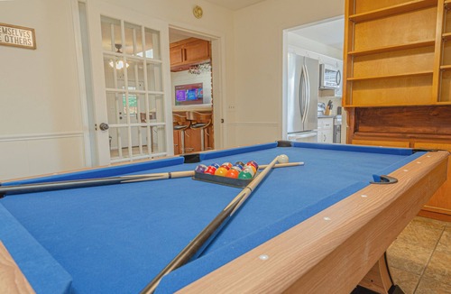 Columbus House | Relaxing 3BR Getaway with Pool and games