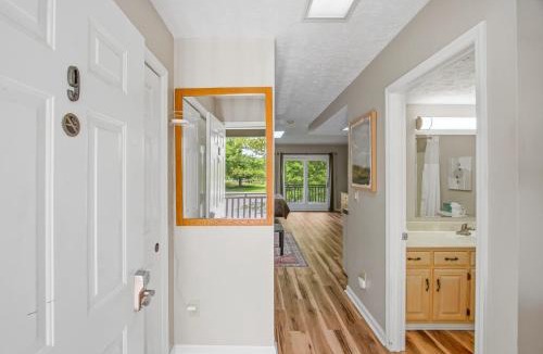 Baneberry House | Relaxing Studio Sleeps 4 Near Golf & Douglas Lake