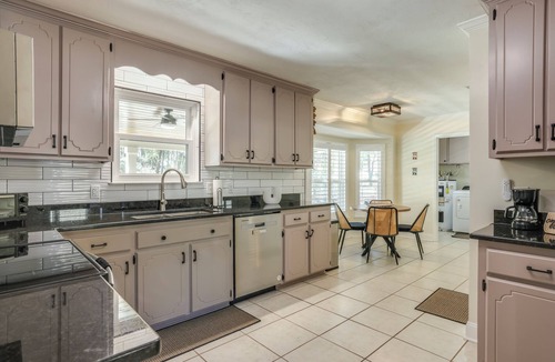 Killearn Estates House | Renovated 3BR Retreat W/BBQ Grill, 80" TV, Fireplace, Big Yard, Sleeps 10