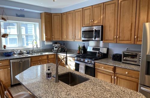 Rehoboth Beach House | Renovated 5BR: 1 Block to Ocean & Boardwalk + Parking for 4 cars + Sleeps 17!