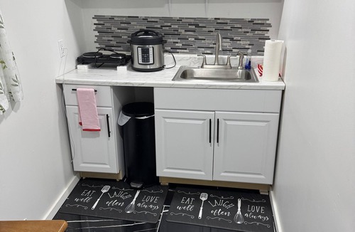 Minneapolis Apartment | Renovated studio in basement of a house in Minneapolis. 10 min from downtown.