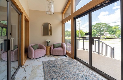 Cobden House | Rent All 5 Suites at Peach Tree Inn