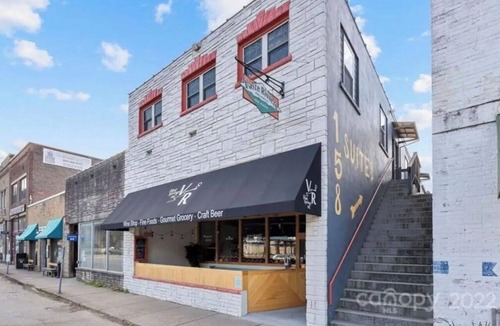 Hot Springs Apartment | Reopened since Helene 🩵 Stay in downtown Hot Springs! Right on the AT!