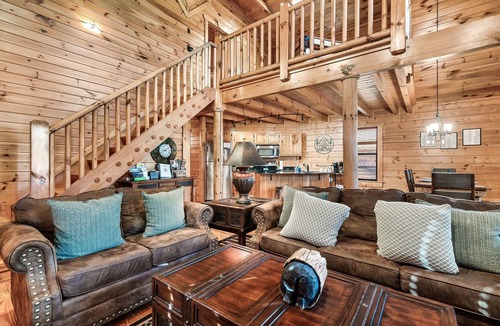 White Oak Lodge House | Resort Swimming Pool, Hot Tub, Pool Table, Arcade Table