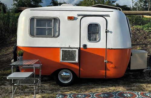 Fairhope House | Retro restored 1-bedroom caravan in Fairhope with AC