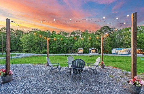 Guntersville Cottage | Retro Tiny Retreat Firepit Near Lake Guntersville