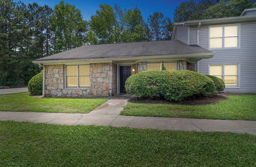 Ellenwood Apartment | Rex Townhomes 2401A I Comfy 2 Bed 2 Bath